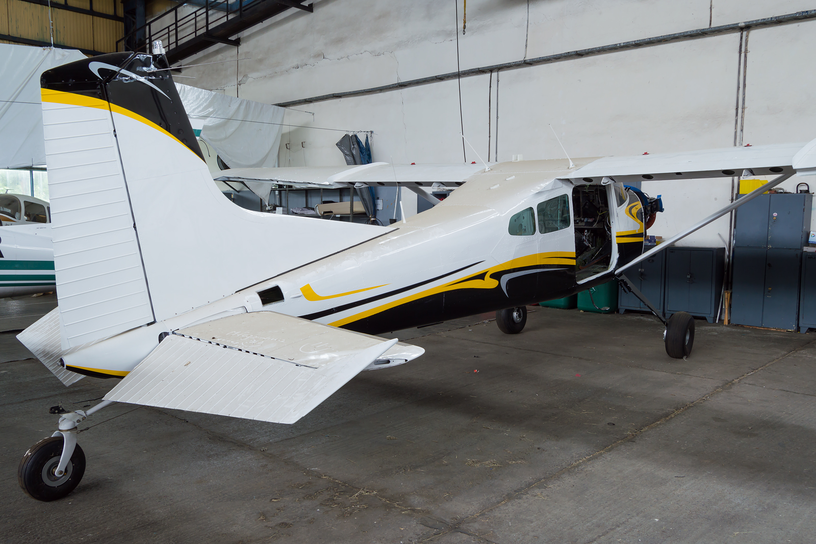 Cessna A185F