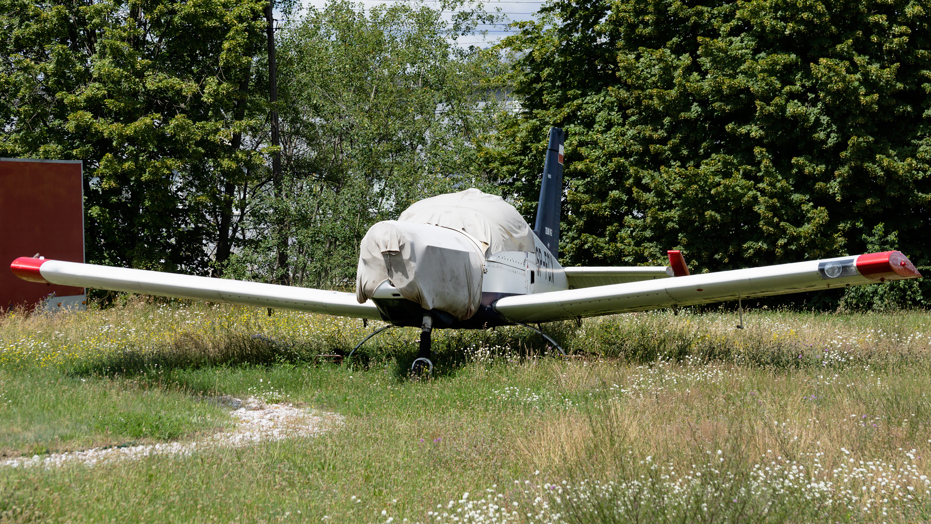 ZLIN 142